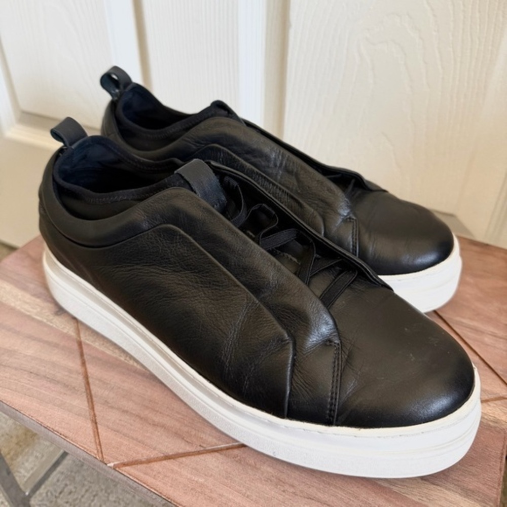 J/SLIDES Black Leather Women’s Slip on Sneakers. TTS